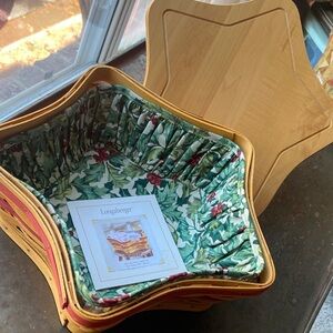 Longaberger ‘01 Christmas “Red Shining Star”w/Wooden Lid, Plastic&Fabric Liners